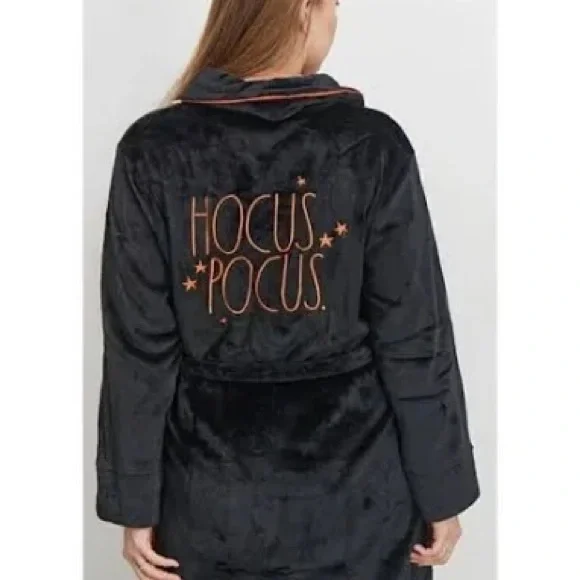 Rae Dunn Halloween “Hocus Pocus” plush robe with matching slipper “Boo” socks. - Picture 2 of 10
